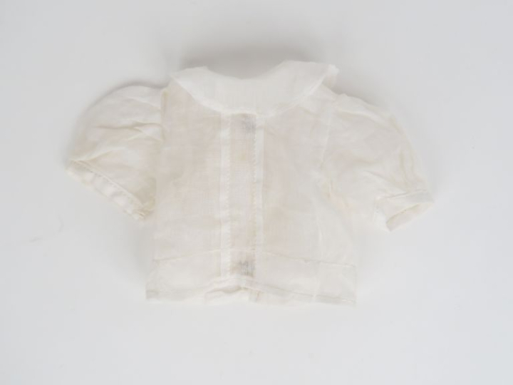 Lot de vêtements comprenant, chemisier « Tyrolienne » de 1948  Gautier