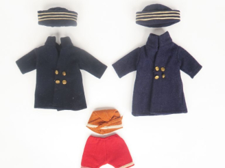 Vente aux enchères  Lot de vêtements Gauthier Languereau comprenant « petit bob », vareus