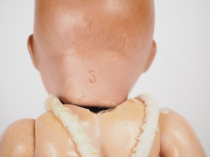 Bambino petit frère de Bleuette tête porcelaine bouche ouverte avec la