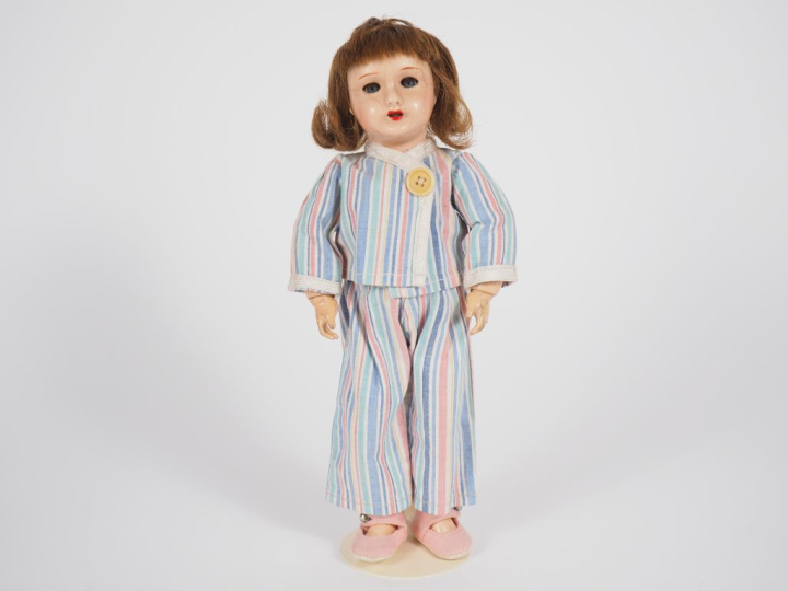 Poupée Bleuette entièrement en composition bouche ouverte yeux bascula