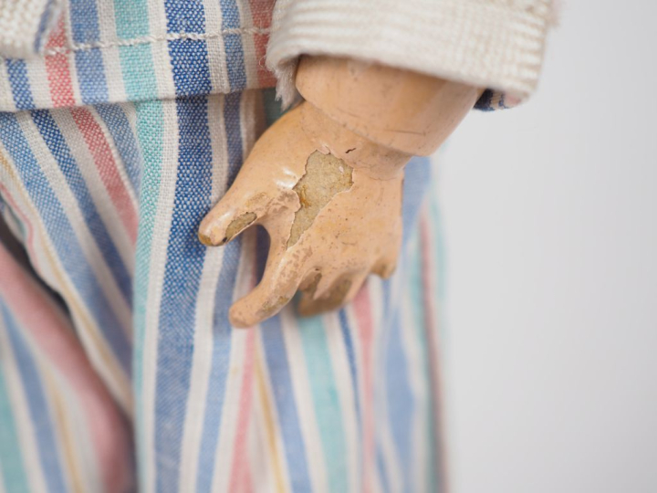 Poupée Bleuette entièrement en composition bouche ouverte yeux bascula