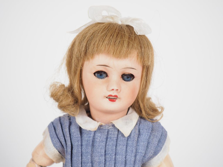 Jolie Poupée Bleuette Unisfrance tête porcelaine bouche ouverte une de