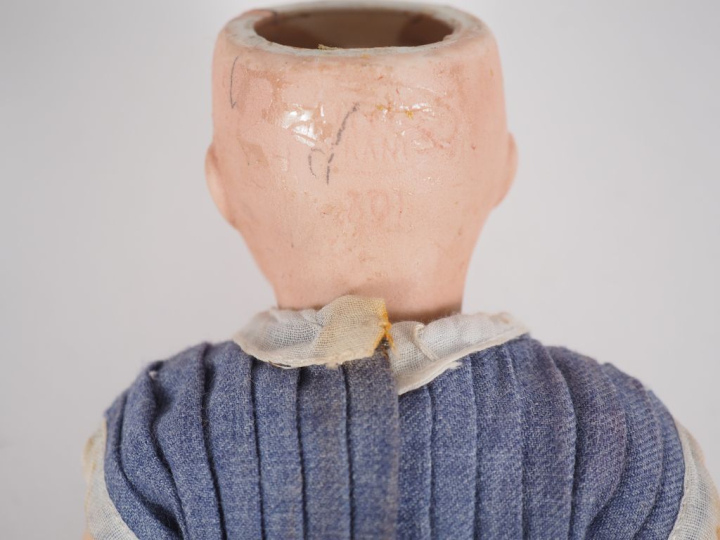 Jolie Poupée Bleuette Unisfrance tête porcelaine bouche ouverte une de