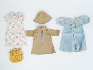 Vente aux enchères Lot de 3 vêtements pour Bleuette « terre neuve » petit imperméable man