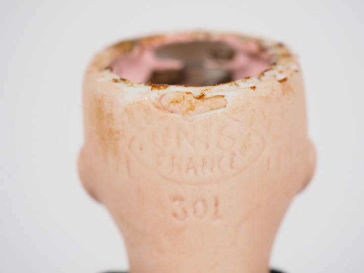 Poupée Bleuette Unisfrance 301 tête porcelaine bouche ouverte yeux bas