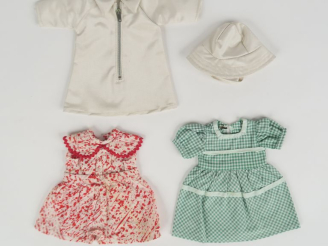Vente aux enchères Lot de 2 robes Gautier Languereau pour poupée Bleuette « jeunesse » de