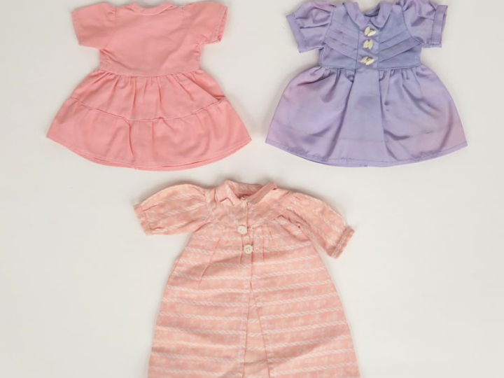 Lot de 2 robes « polka » et « papillon » (manque son nœud et sa ceintu