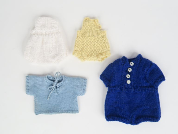 Petit lot de vêtements réalisés par la collectionneuse très certaineme