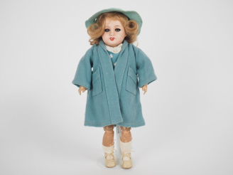 Vente aux enchères Poupée Bleuette Unifrance marqué 301 1 1/4 tête porcelaine bouche ouve