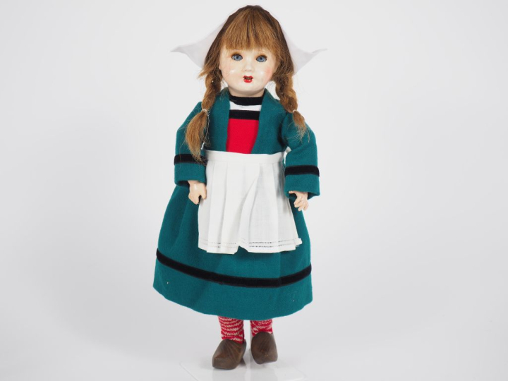 Poupée Rosette entièrement en composition marquée 3 sur la tête et 3 s