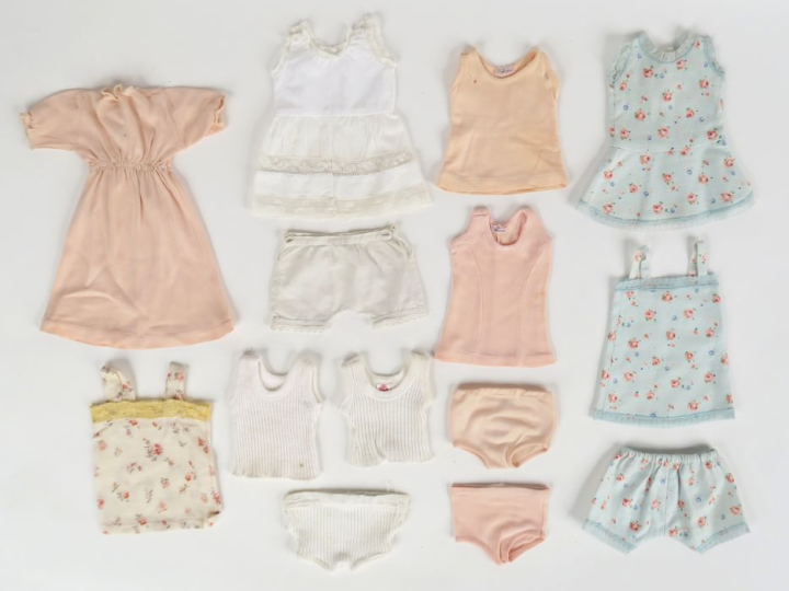  Lot de sous vêtement dont Gautier Languereau valisère, petit bateau e