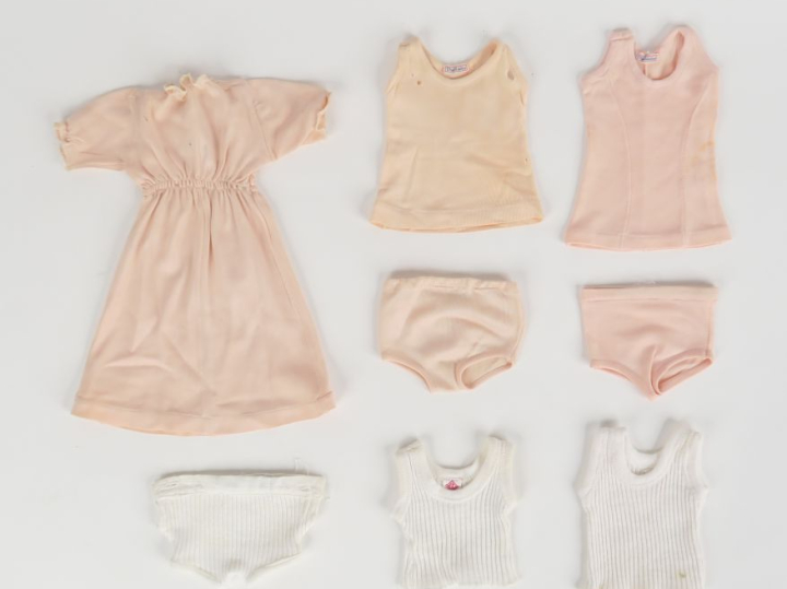  Lot de sous vêtement dont Gautier Languereau valisère, petit bateau e