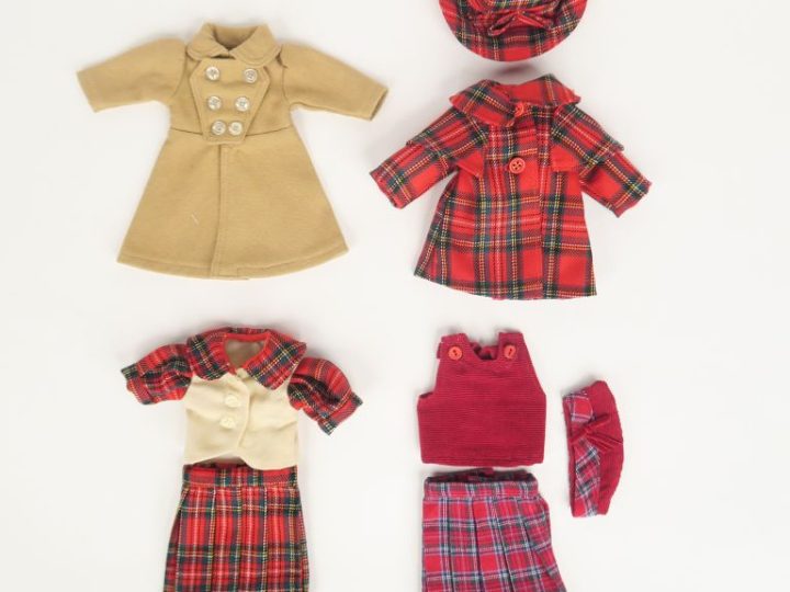 Lot de vêtements réalisée par la collectionneuse en taille Bleuette d'
