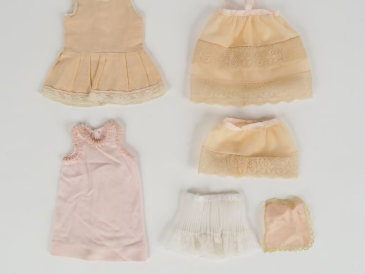 Lot de sous-vêtements, pyjamas, partie de pyjamas pour Bleuette ou en 