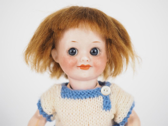 Vente aux enchères Petite poupée Googly Armand Marseille tête porcelaine bouche fermée ye