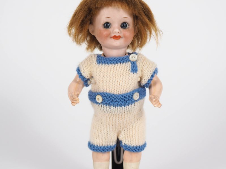 Petite poupée Googly Armand Marseille tête porcelaine bouche fermée ye