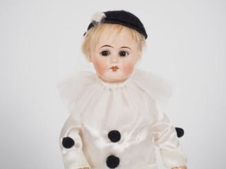 Vente aux enchères Petite poupée allemande bouche ouverte yeux bruns perruque blonde de s