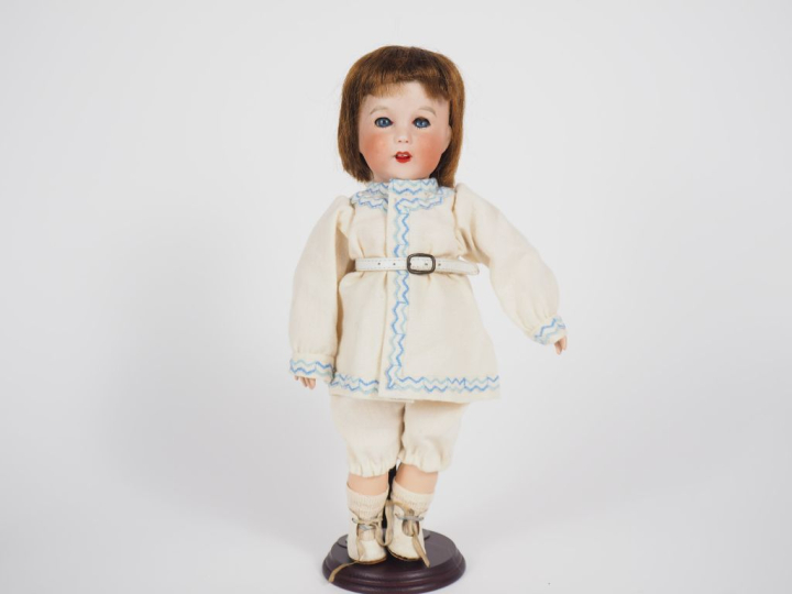 Joli bébé de caractère de la SFBJ moule 251 tête porcelaine bouche ouv