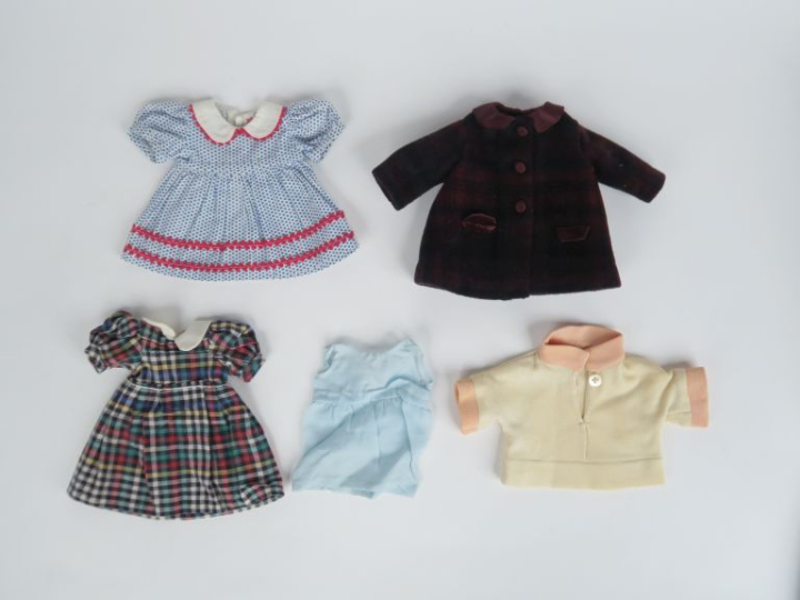 lot de vêtements anciens des années 30 à 50 dont petit vêtement en org
