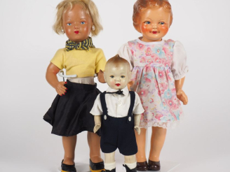 Vente aux enchères Lot de 3 poupées en composition des années 50 dont certainement poupée