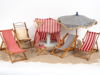 Vente aux enchères Lot d’accessoires de plage pour Bleuette et ses amies dont tente fabri