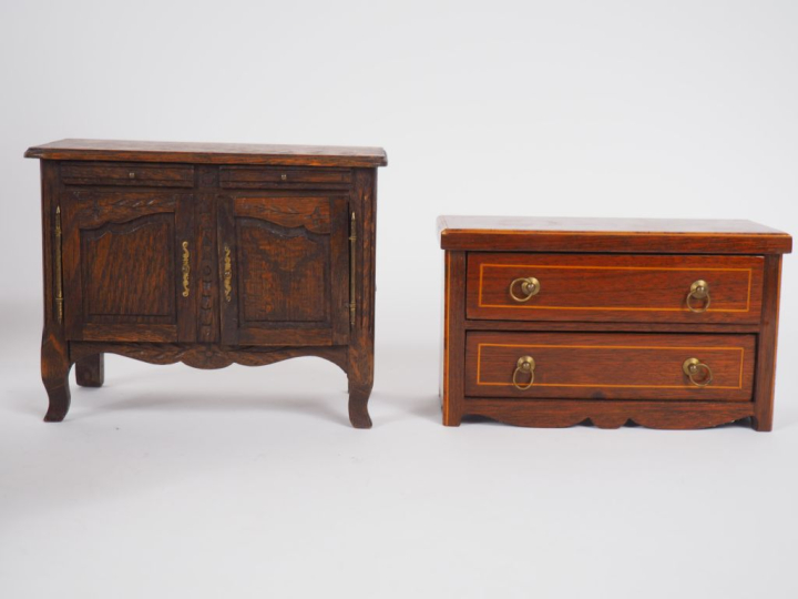 Lot de mobilier taille Bleuette comprenant  : canapé, fauteuil, petite