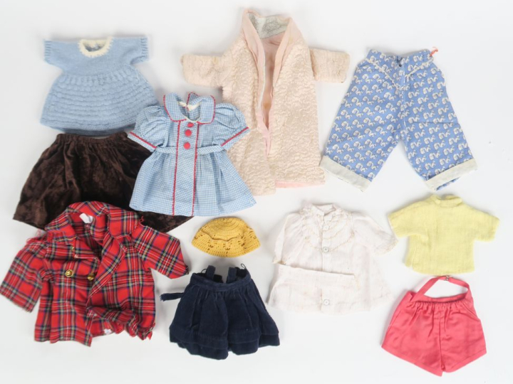 Lot de vêtement pour poupée de taille moyenne environ 30-35 cm, compre