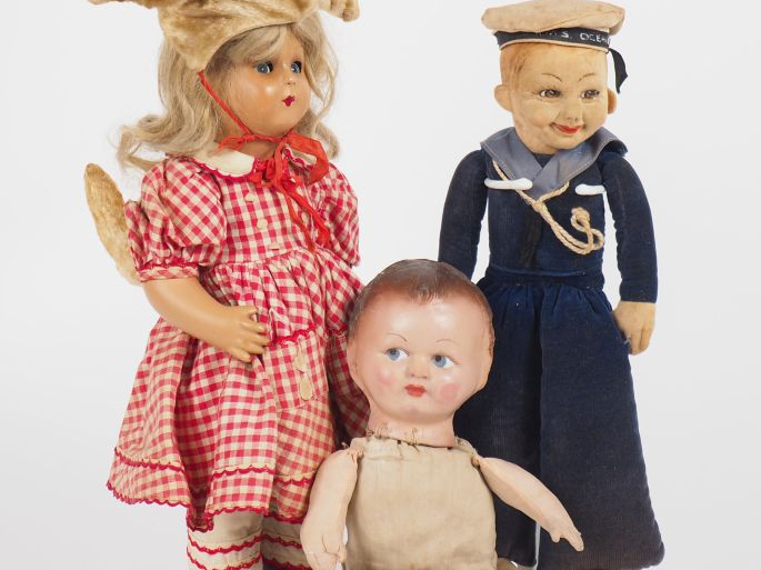 Lot de 3 poupées des années 30 à 50 dont marin en tissu type Norah wel