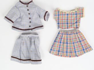 Vente aux enchères Lot de vêtements pour poupée ancienne taille Bleuette ou Bleuette elle