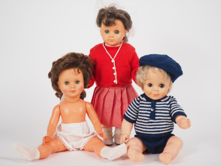 Lot comprenant : 3 poupées de Modes et Travaux, dont Jean-Michel marqu