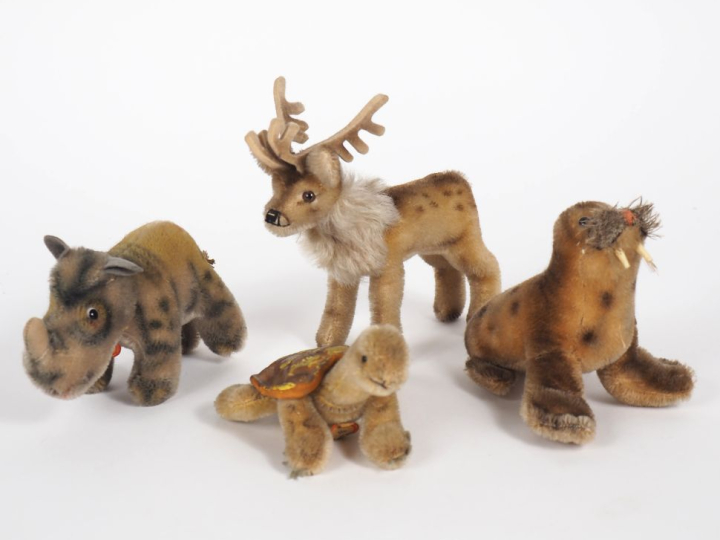Lot de 4 animaux des années 50 en état d'usage dont otarie rhinocéros 