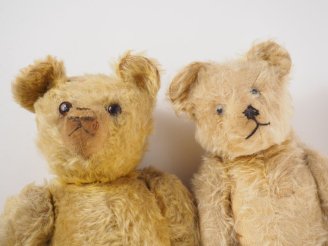 Vente aux enchères Lot de 2 ours anciens à restaurer :  un grand mohair blond taille 56 c