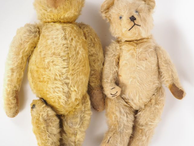Lot de 2 ours anciens à restaurer :  un grand mohair blond taille 56 c
