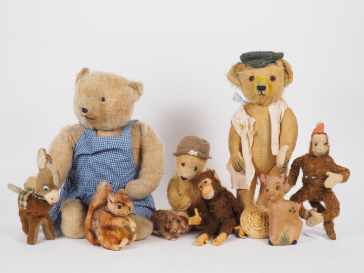 Lot de peluches anciennes en état d'usage pour restauration dont 2 gra