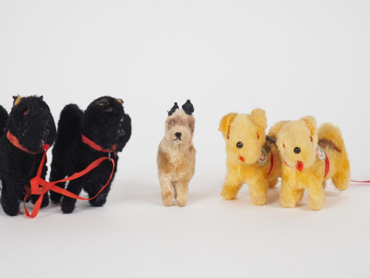 Lot de petits chiens parfaits pour la poupée Bleuette 5 pièces en bel 