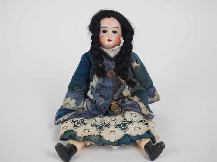 Petite poupée, grande mignonette. Tête porcelaine, yeux basculants, bo