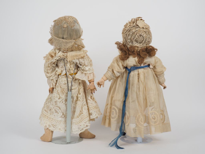 Poupée SFBJ Paris taille 9. Tête porcelaine, yeux basculants bleus, bo