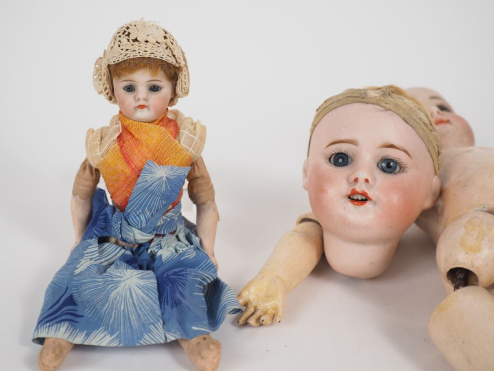 Poupée française de marque Rabery Delphieu marquée R3/0 D. Porcelaine 