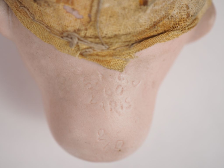Poupée française de marque Rabery Delphieu marquée R3/0 D. Porcelaine 