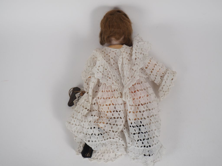 Poupée Armand Marseille 1894. Tête porcelaine, yeux fixes bleus, bouch