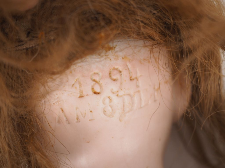 Poupée Armand Marseille 1894. Tête porcelaine, yeux fixes bleus, bouch