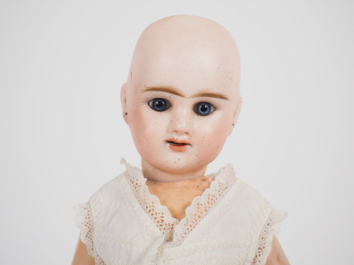 Poupée tête porcelaine E4D Etienne Denamur BO. Yeux fixes bleus, corps