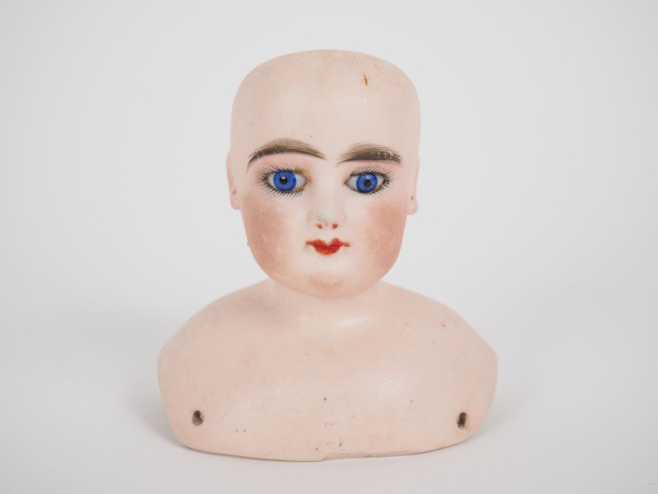 Tête buste cou fixe FG au cartouche et 3 devant. François Gaultier, ye