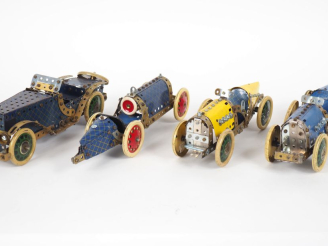 Vente aux enchères Construction sur base de MECANO ancien lot de 4 véhicules voitures don