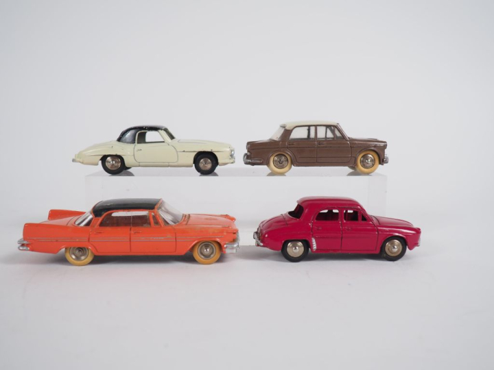 Dinky toys France lot de 4 miniatures au 1/43e dont : Dauphine 34 E , 