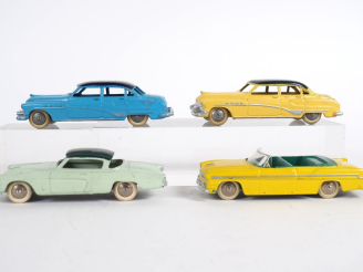 Vente aux enchères Dinky toys France lot de 4 miniatures au 1/43e dont : Chrysler New Yor