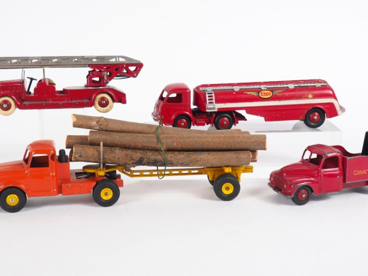 Dinky toys France lot de 4 miniatures au 1/43e dont : Citerne Titan , 