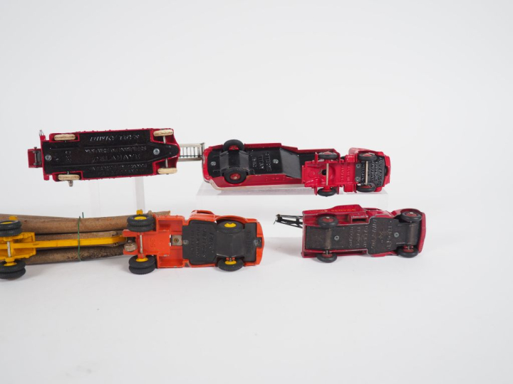 Dinky toys France lot de 4 miniatures au 1/43e dont : Citerne Titan , 