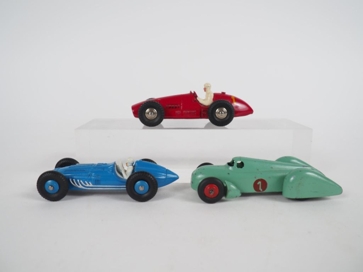 Dinky toys France lot de 3 voitures de course au 1/43e dont : Ferrari 