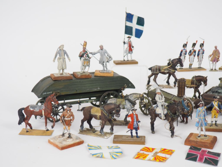Figurines de plomb lot comprenant : Chariot porteur de bateau on y joi